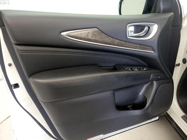 Photo of 2014 White INFINITI QX60