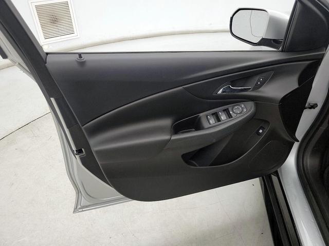 Photo of 2018 Silver Chevrolet Volt