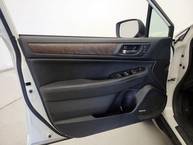 Photo of 2015 White Subaru Outback