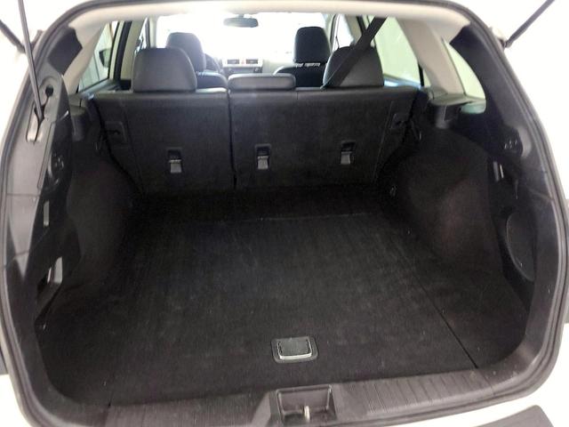 Photo of 2015 White Subaru Outback