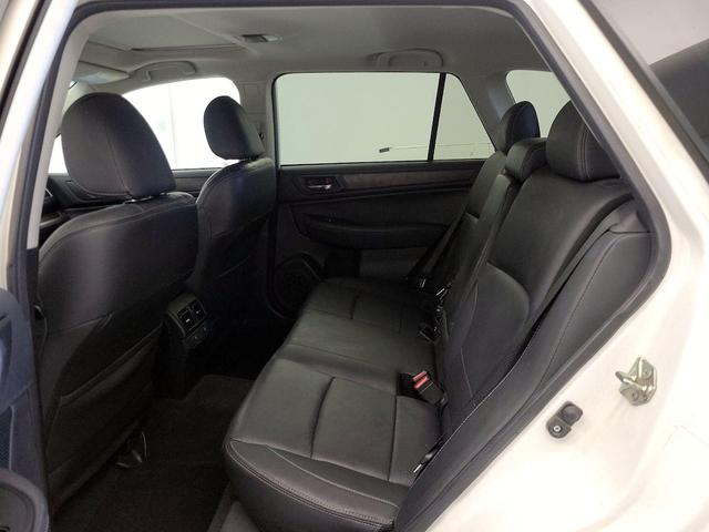 Photo of 2015 White Subaru Outback