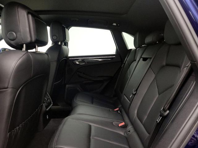 Photo of 2022 Blue Porsche Macan