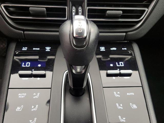 Photo of 2022 Blue Porsche Macan