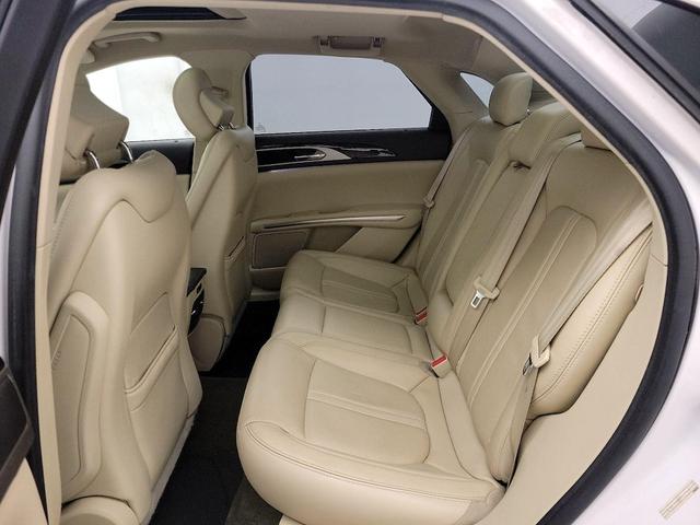 Photo of 2015 White Lincoln MKZ