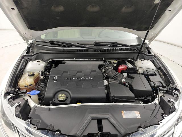 Photo of 2015 White Lincoln MKZ