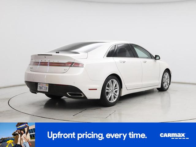 Photo of 2015 White Lincoln MKZ