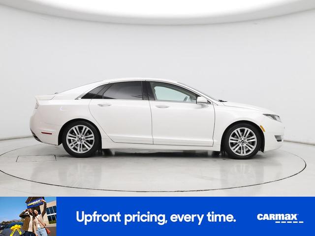 Photo of 2015 White Lincoln MKZ