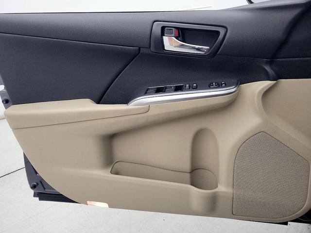 Photo of 2014 Gray Toyota Camry Hybrid