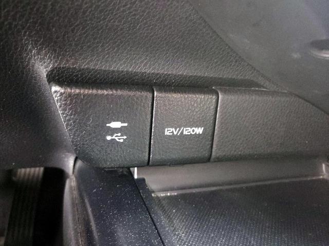 Photo of 2019 White Toyota Camry