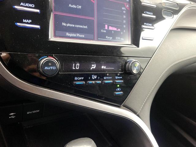 Photo of 2019 White Toyota Camry