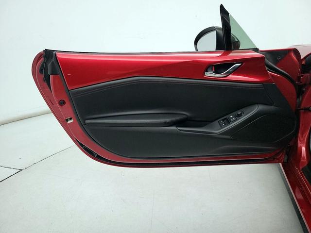 Photo of 2017 Red Mazda MX-5 Miata
