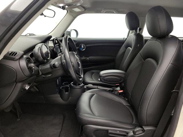 Photo of 2015 White MINI Hardtop