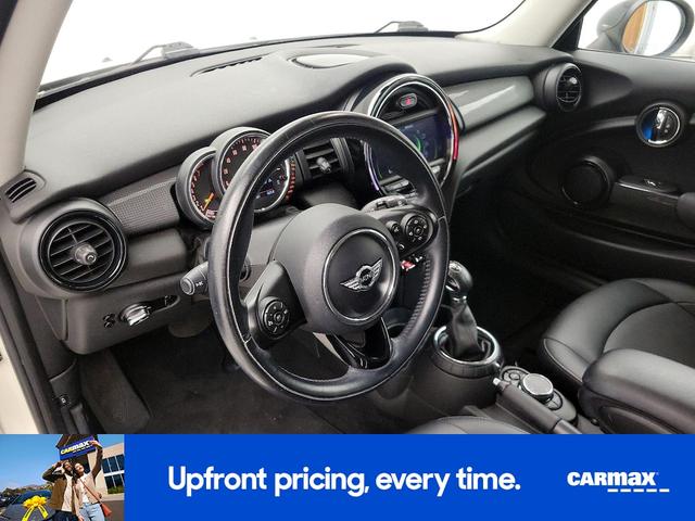 Photo of 2015 White MINI Hardtop
