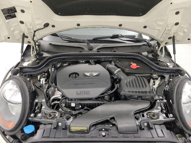 Photo of 2015 White MINI Hardtop