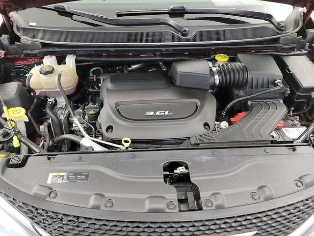 Photo of 2018 Burgundy Chrysler Pacifica
