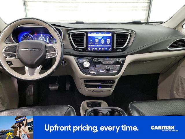 Photo of 2018 Burgundy Chrysler Pacifica