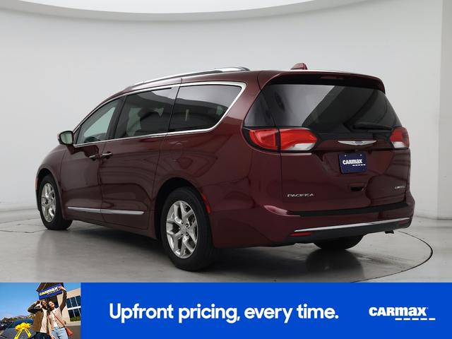 Photo of 2018 Burgundy Chrysler Pacifica