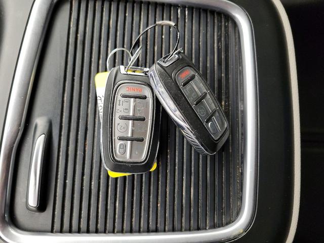 Photo of 2018 Burgundy Chrysler Pacifica
