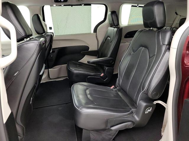 Photo of 2018 Burgundy Chrysler Pacifica