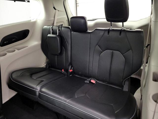 Photo of 2018 Burgundy Chrysler Pacifica