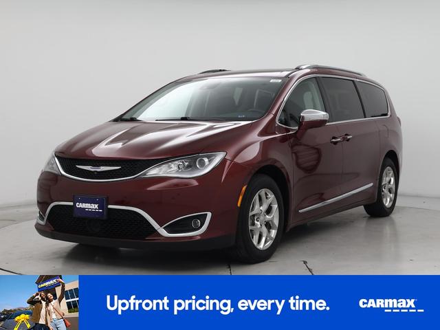 Photo of 2018 Burgundy Chrysler Pacifica