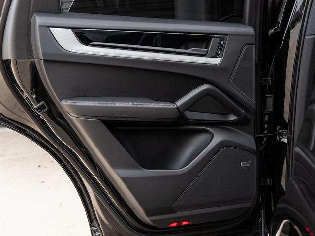 Photo of 2025 Chromite Black Metallic Porsche Cayenne