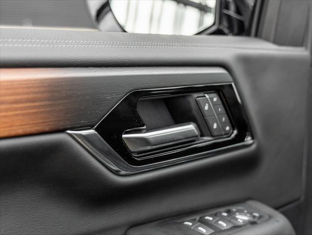 Photo of 2025 Onyx Black GMC Yukon