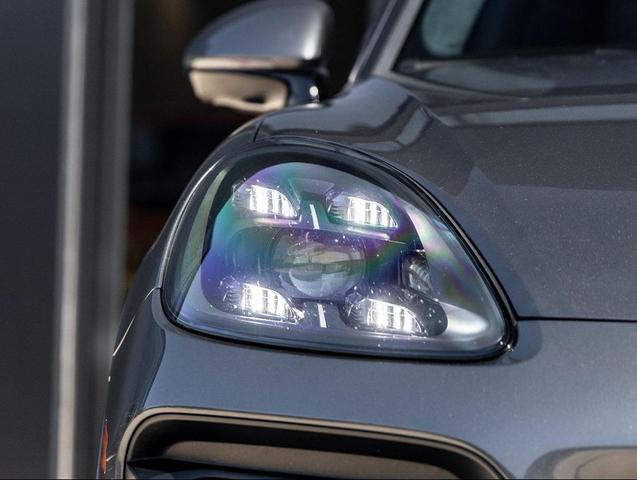 Photo of 2021 Quartzite Grey Metallic Porsche Cayenne