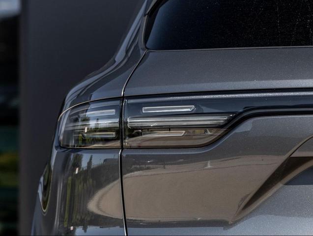 Photo of 2021 Quartzite Grey Metallic Porsche Cayenne
