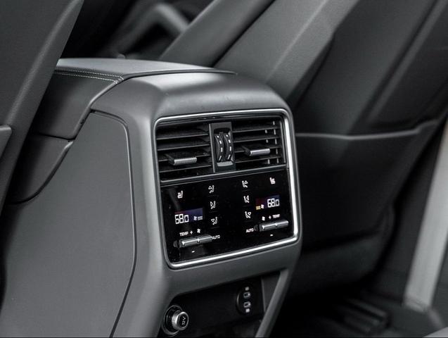 Photo of 2021 Quartzite Grey Metallic Porsche Cayenne