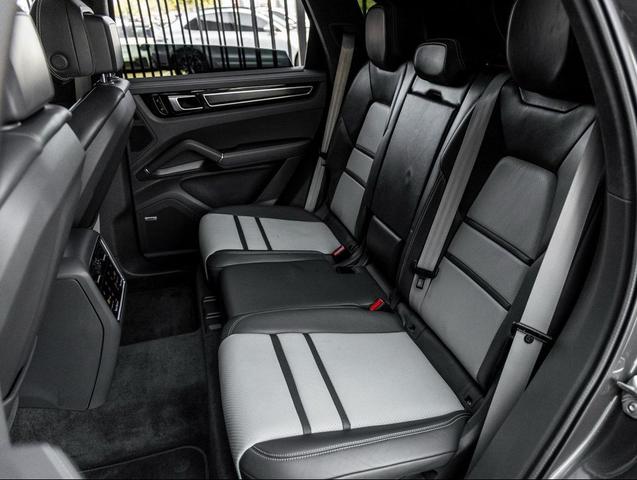 Photo of 2021 Quartzite Grey Metallic Porsche Cayenne