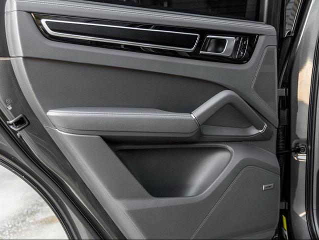 Photo of 2021 Quartzite Grey Metallic Porsche Cayenne