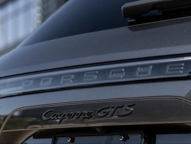 Photo of 2021 Quartzite Grey Metallic Porsche Cayenne