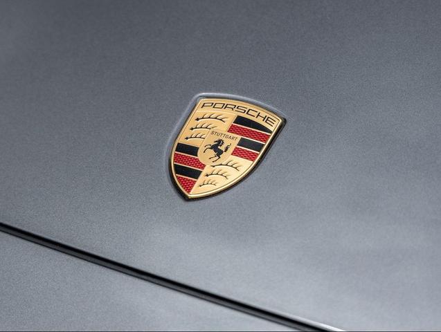 Photo of 2025 Quartzite Grey Metallic Porsche Cayenne