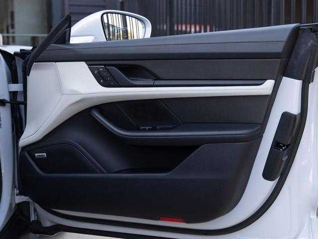 Photo of 2022 Ice Grey Metallic Porsche Taycan