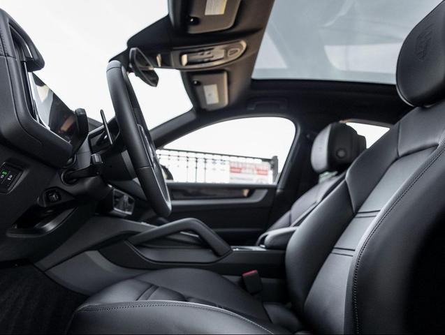 Photo of 2026 Chromite Black Metallic Porsche Cayenne