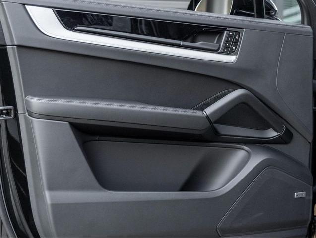 Photo of 2026 Chromite Black Metallic Porsche Cayenne