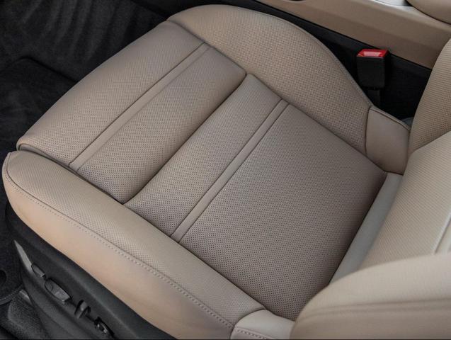 Photo of 2026 Carrara White Metallic Porsche Cayenne