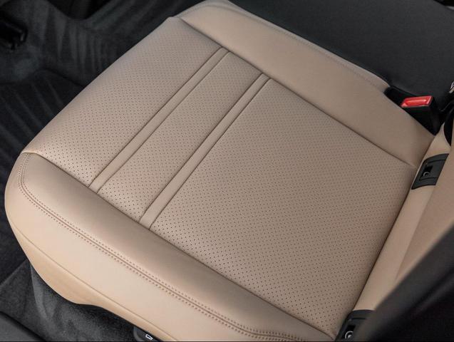 Photo of 2026 Carrara White Metallic Porsche Cayenne