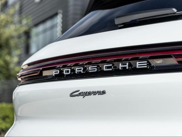 Photo of 2026 Carrara White Metallic Porsche Cayenne