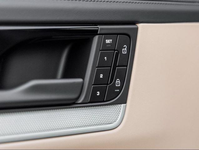 Photo of 2026 Carrara White Metallic Porsche Cayenne