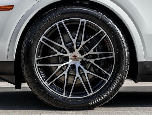Photo of 2026 Carrara White Metallic Porsche Cayenne