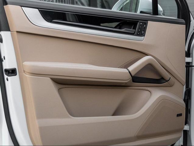 Photo of 2026 Carrara White Metallic Porsche Cayenne