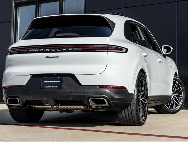 Photo of 2026 Carrara White Metallic Porsche Cayenne