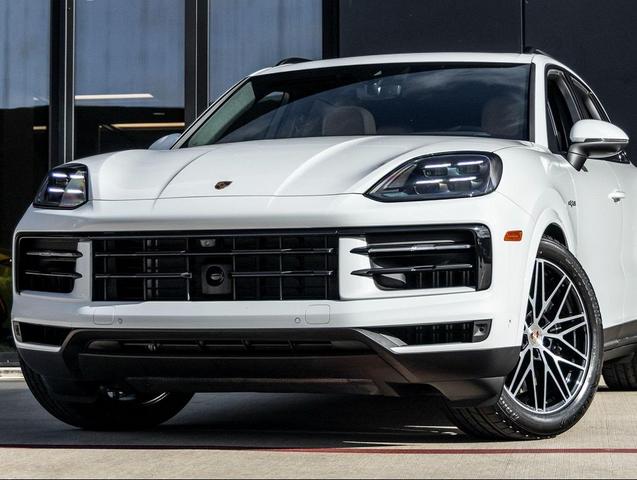 Photo of 2026 Carrara White Metallic Porsche Cayenne