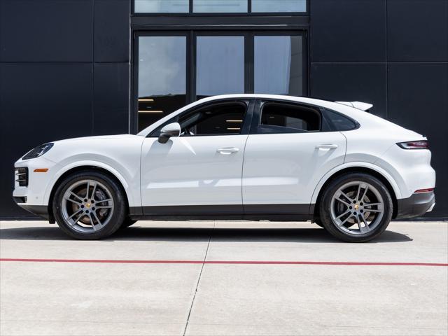 Photo of 2024 Carrara White Metallic Porsche Cayenne