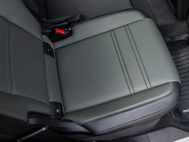 Photo of 2024 Carrara White Metallic Porsche Cayenne