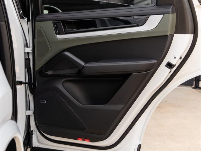 Photo of 2024 Carrara White Metallic Porsche Cayenne