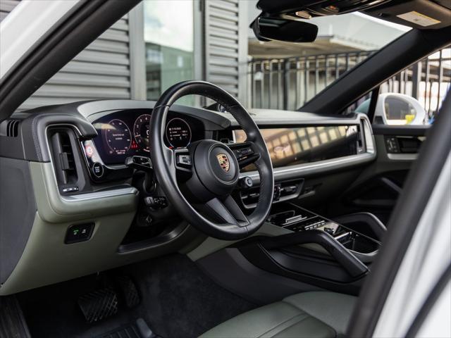 Photo of 2024 Carrara White Metallic Porsche Cayenne