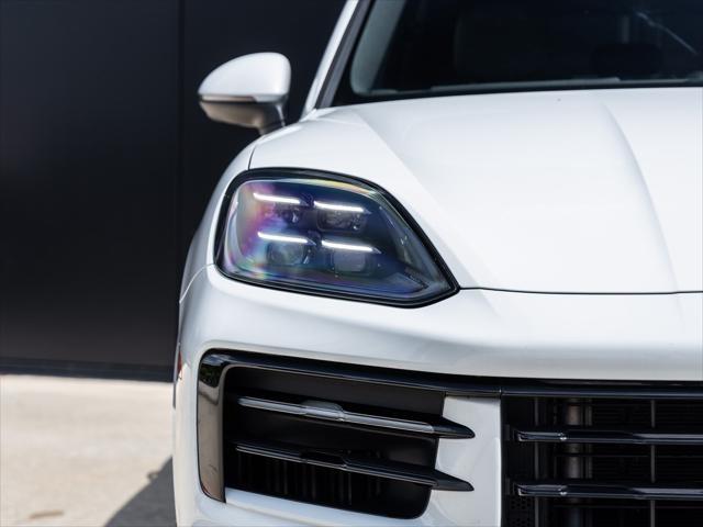 Photo of 2024 Carrara White Metallic Porsche Cayenne